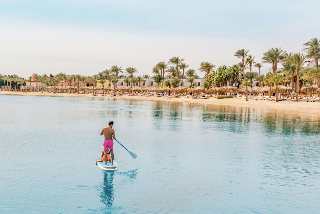 Paddle en famille à Hurghada lors d'un voyage en Egypte avec Shanti Travel