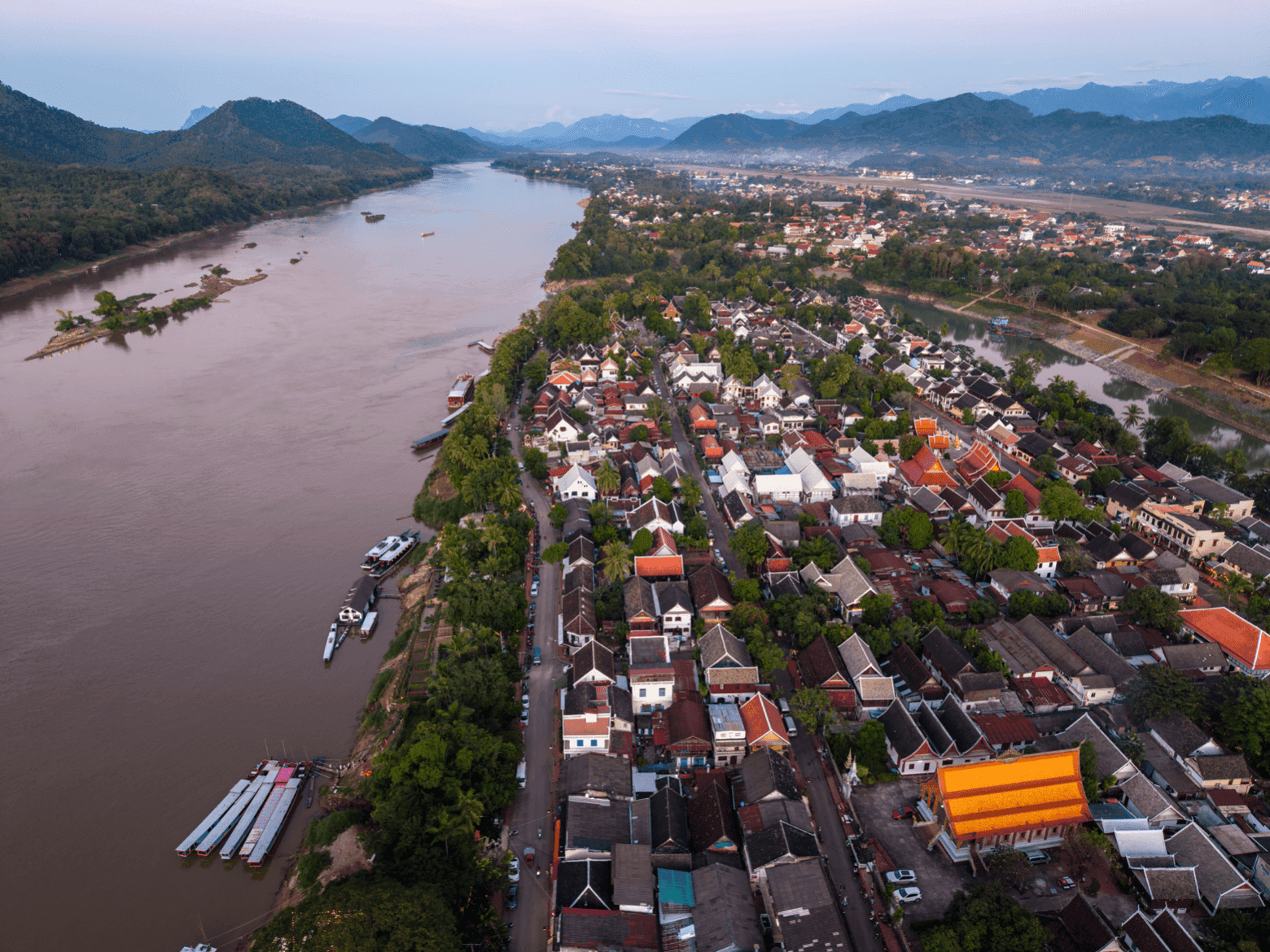 Voyage au Laos - Luang Prabang au confluent du Mékong et de la Namkhan, ville classée UNESCO
